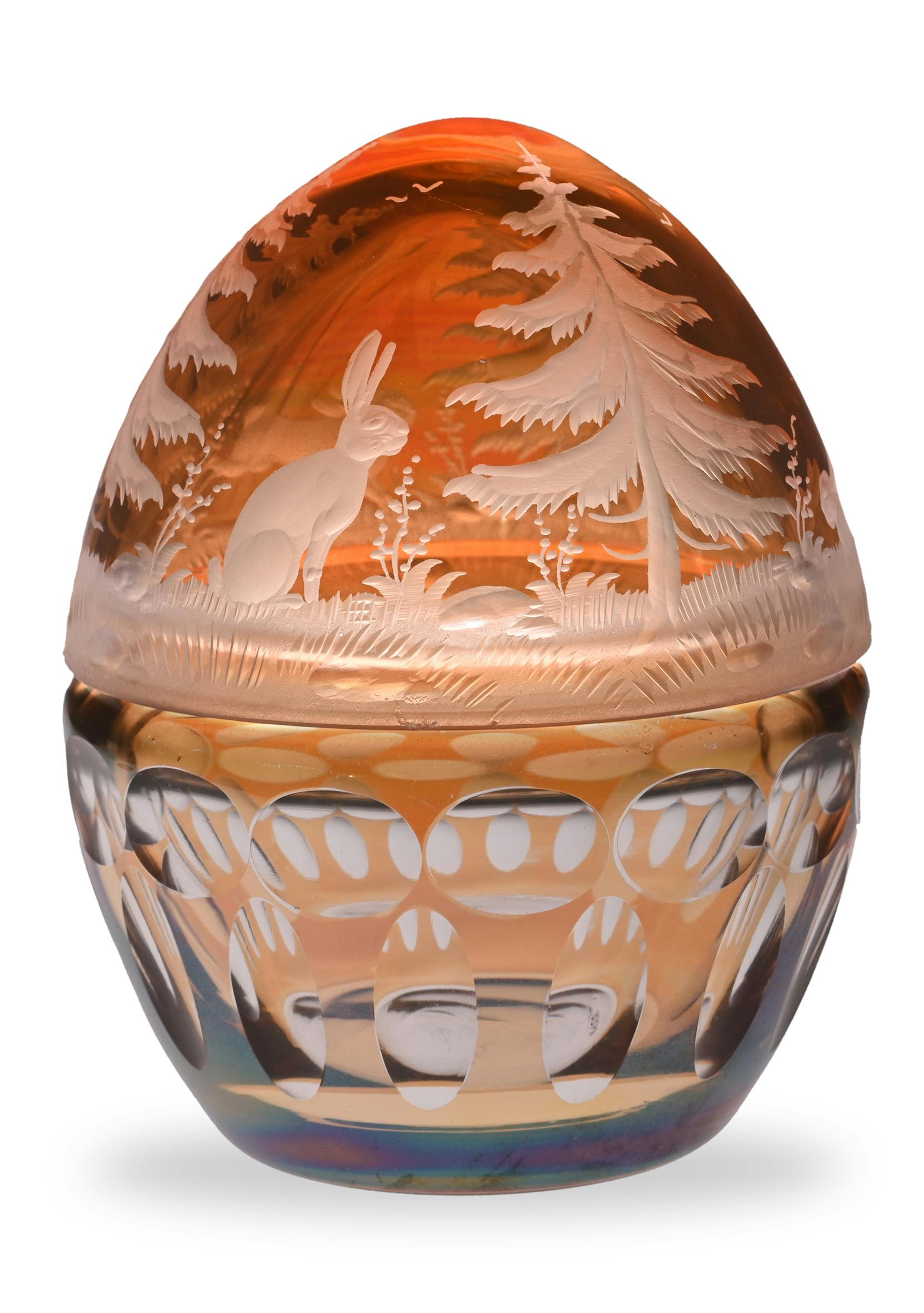 Kristallglas in Eiform, mit Zierschliffdekor und Bernsteinätze, Böhmen (Tschechische Republik)