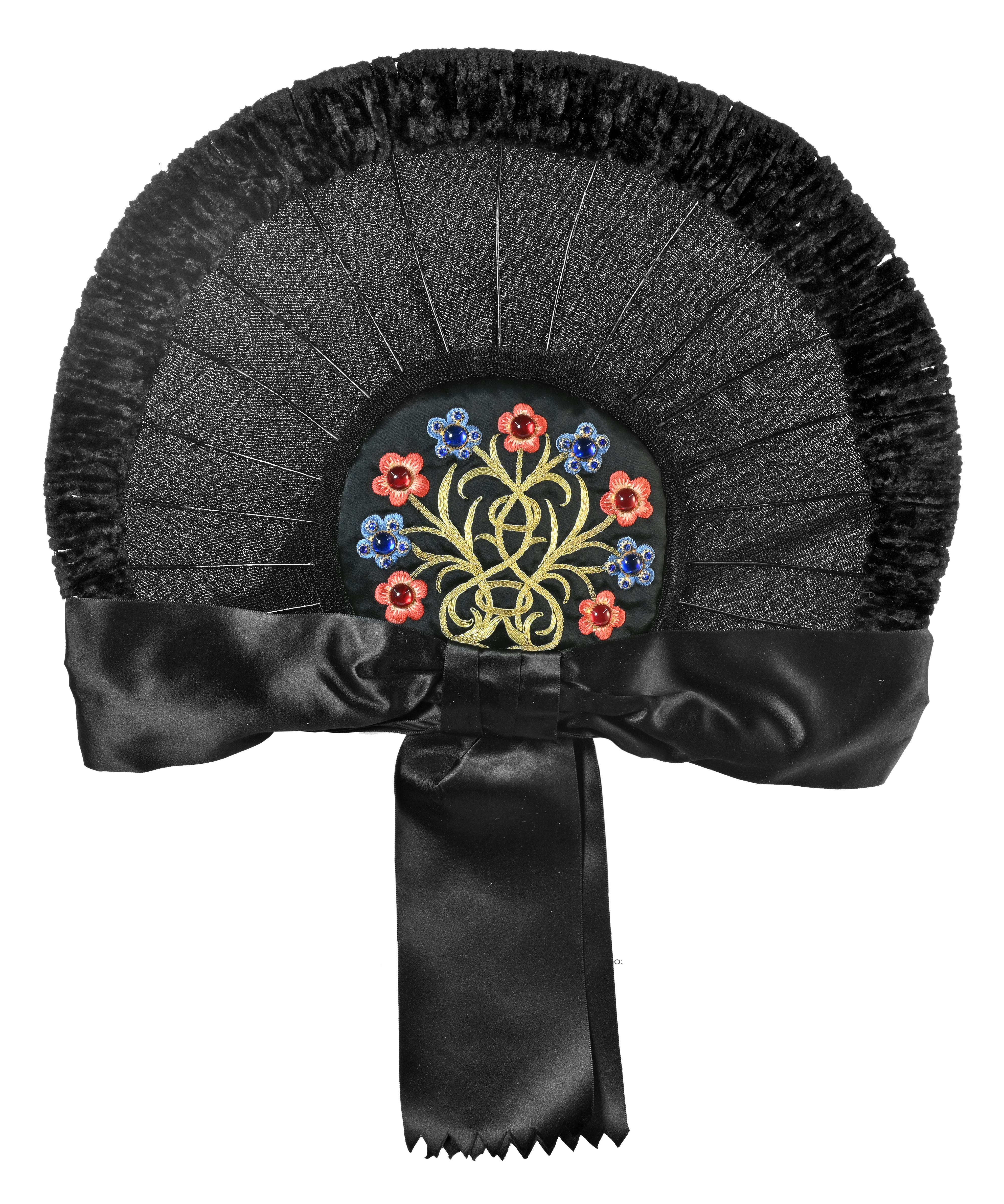 Historische Liechtensteiner Radhaube