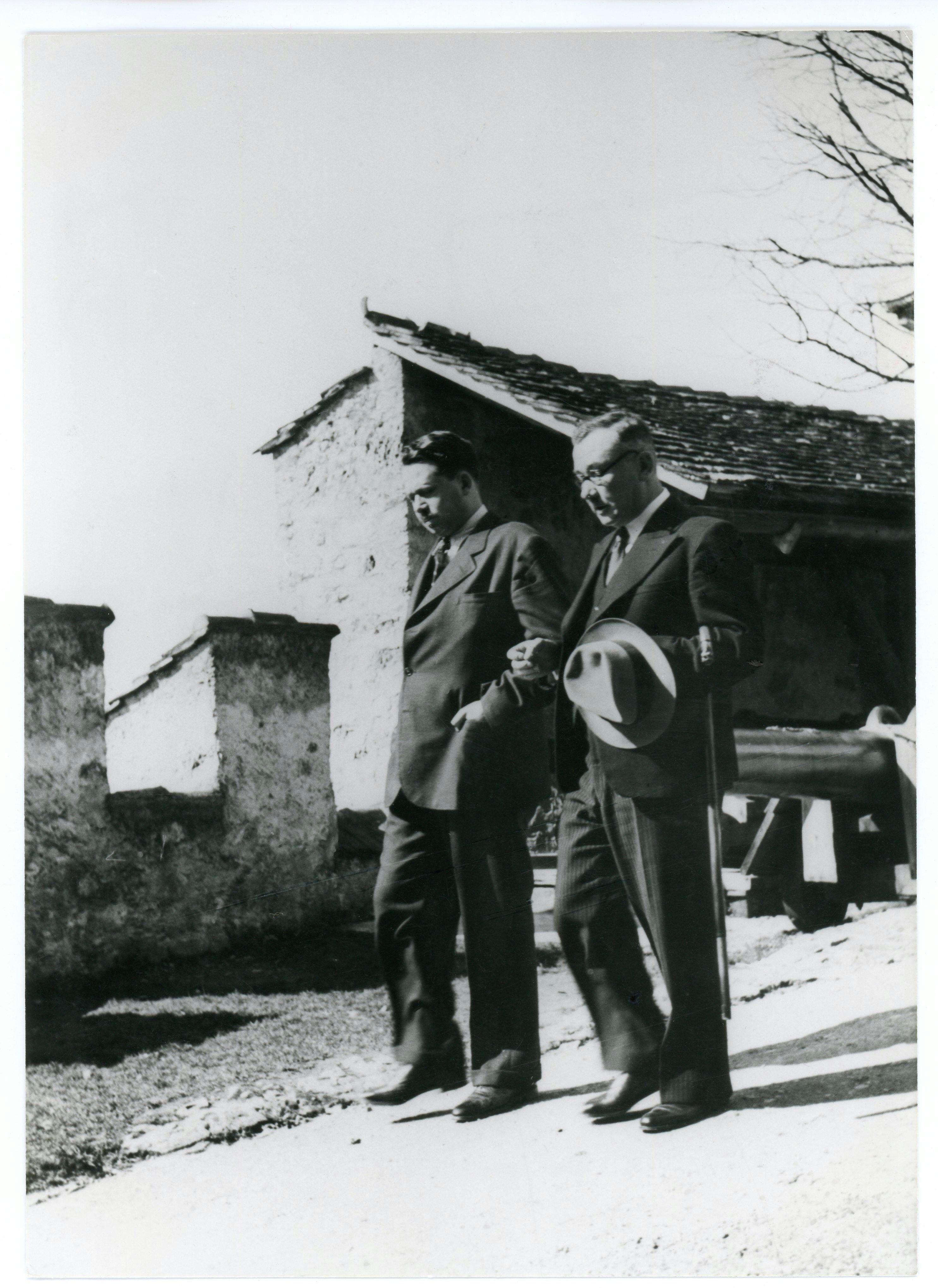 Fürst Franz Josef II. von Liechtenstein im Gespräch mit Regierungschef Josef Hoop, 1938.