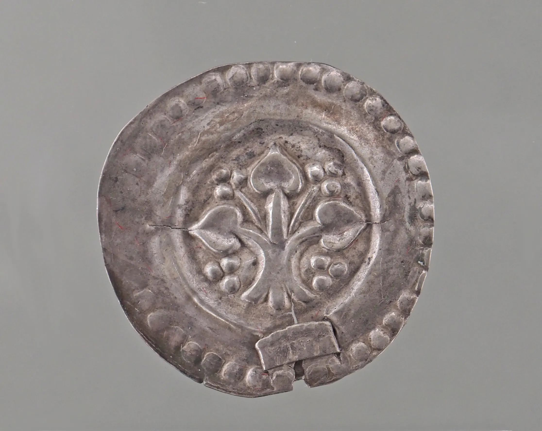 Brakteat mit Flickstelle, Vaduz © Archäologie, Amt für Kultur FL