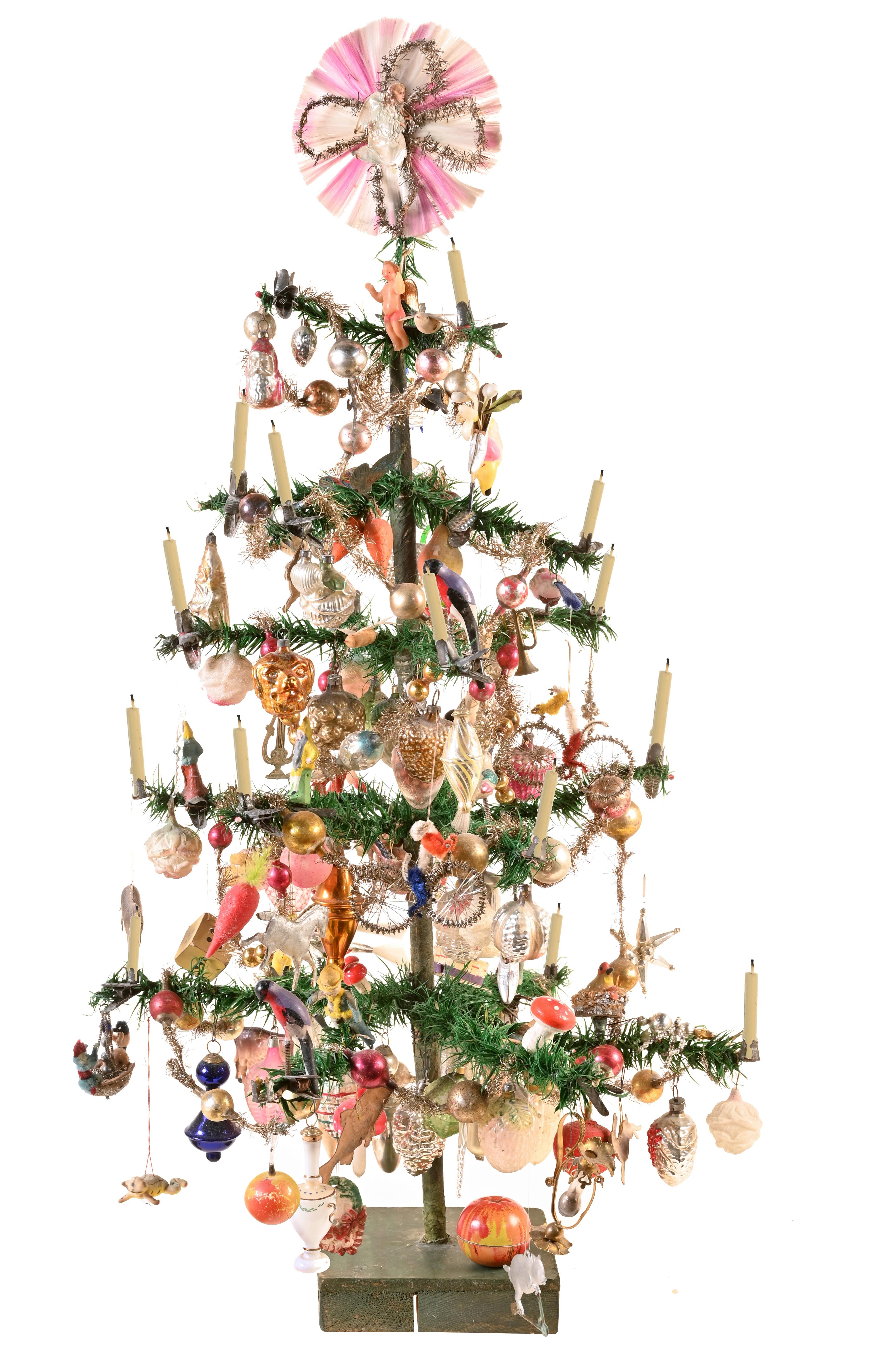 Federbäumchen mit Christbaumschmuck aus verschiedenen Materialien Liechtensteinisches LandesMuseum, Foto: Sven Beham