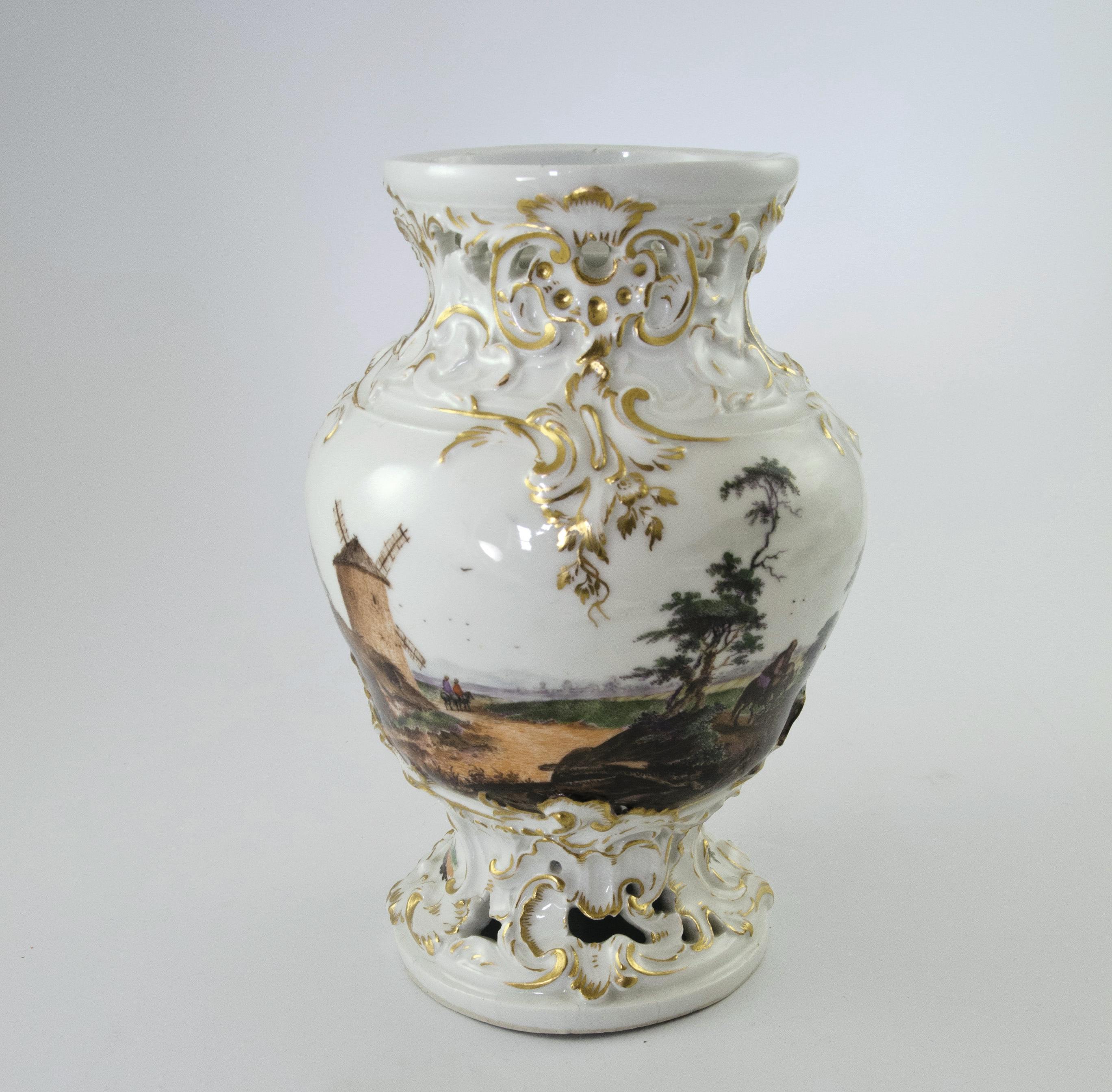 Potpourrivase mit Landschaftsdekor