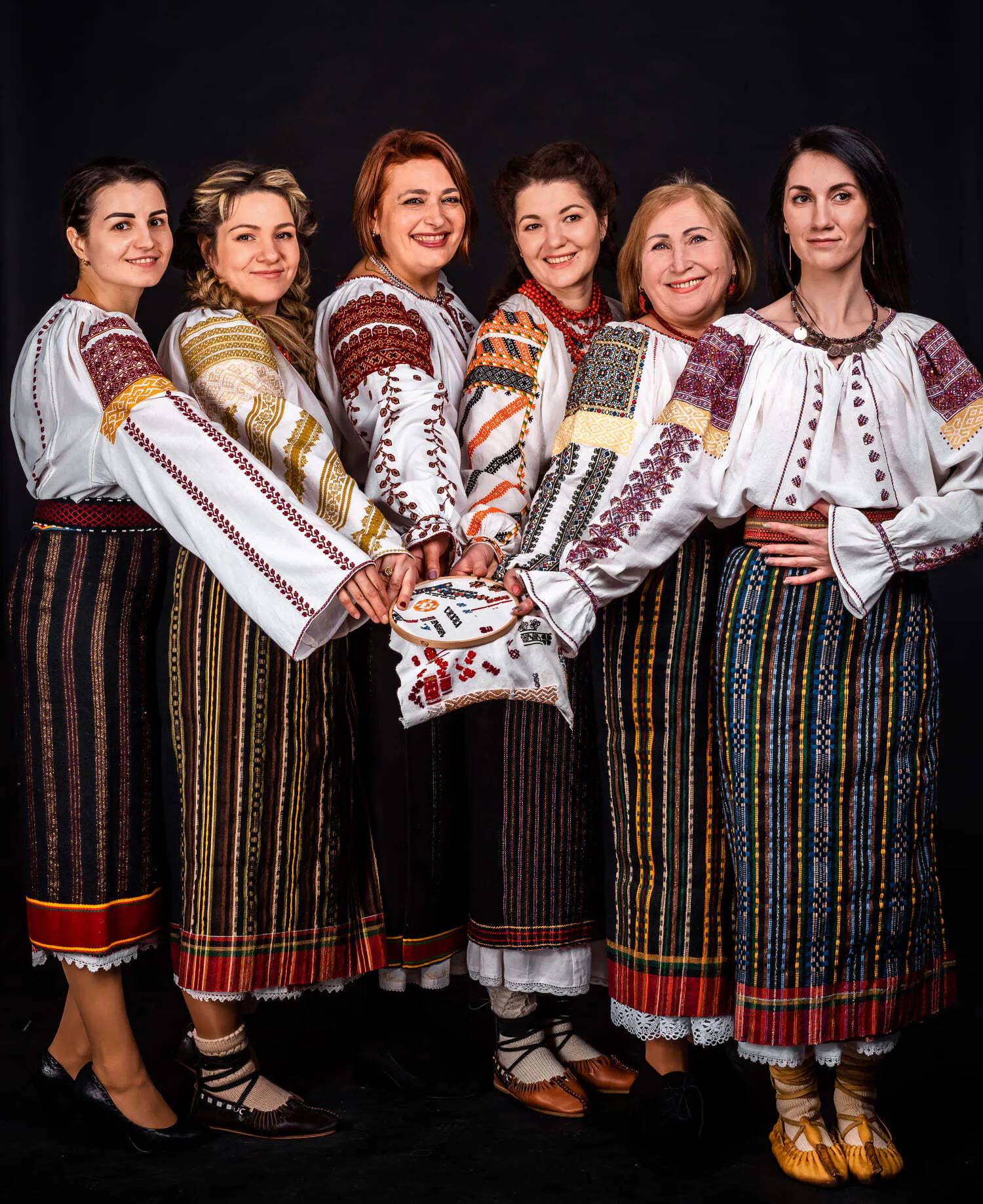 Volksblusen Folk blouses Photo SEZATOAREA BASARABIA