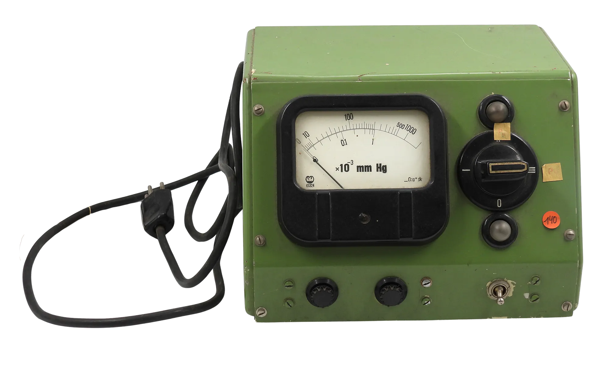 Liechtensteinisches LandesMuseum, A 1977, Foto: Sven Beham

Dieses Gerät für die kontinuierliche Messung von Drucken bis 10-5 Torr produzierte die Gerätebau-Anstalt Balzers (G.A.B.) um 1954. Die 1946 von Max Auwärter (1908–1995) gegründete G.A.B. entstand auf Initiative von Fürst Franz Josef II. und mit Unterstützung des Schweizer Industriellen Emil Georg Bührle. Die OC Oerlikon, wie die Firma heute heisst, spezialisierte sich auf industrielle Vakuumanwendungen. Vakuum-Messgeräte produziert heute hauptsächlich die vom Unternehmen im Jahr 2000 abgespaltene und ebenfalls in Balzers ansässige Inficon AG.