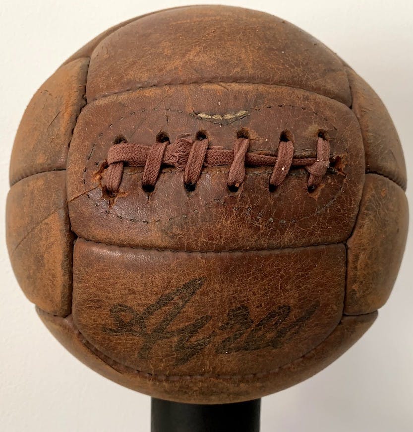 Handcrafted Ball. Ayres Model, 1930 - 1940, Diam. 21 cm www.museodelcalcio.com, Foto © Museo del Calcio Internazionale, Rom