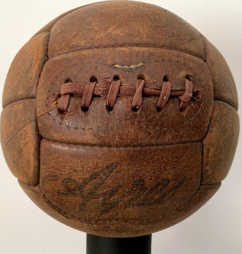 Handcrafted Ball. Ayres Model, 1930 - 1940, Diam. 21 cm