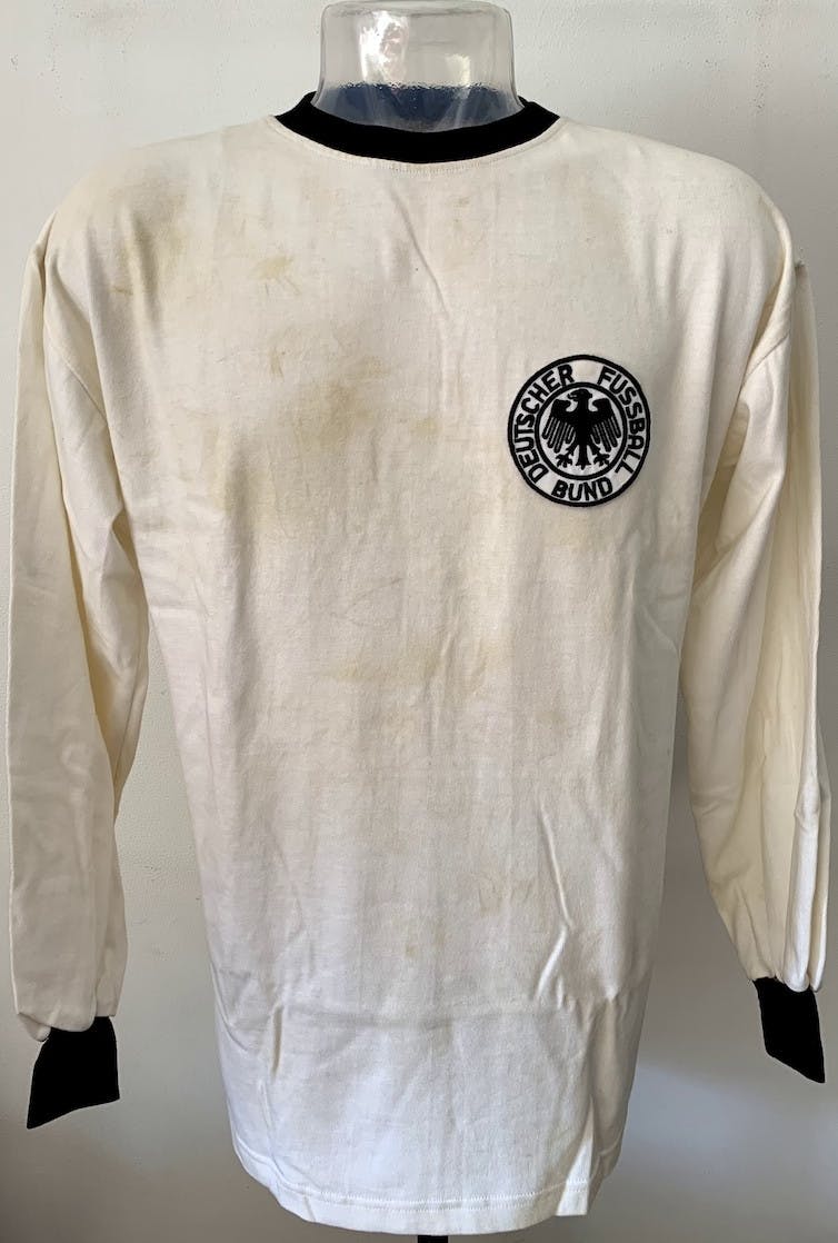 National Team Jersey West Germany worn by Muller, 1974, H. 73 x 54 cm www.museodelcalcio.com, Foto © Museo del Calcio Internazionale, Rom