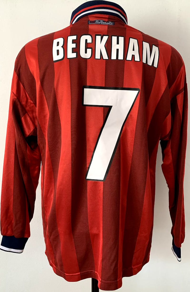 National Team Jersey England worn by Beckham, 1998, H. 71 x 60,5 cm