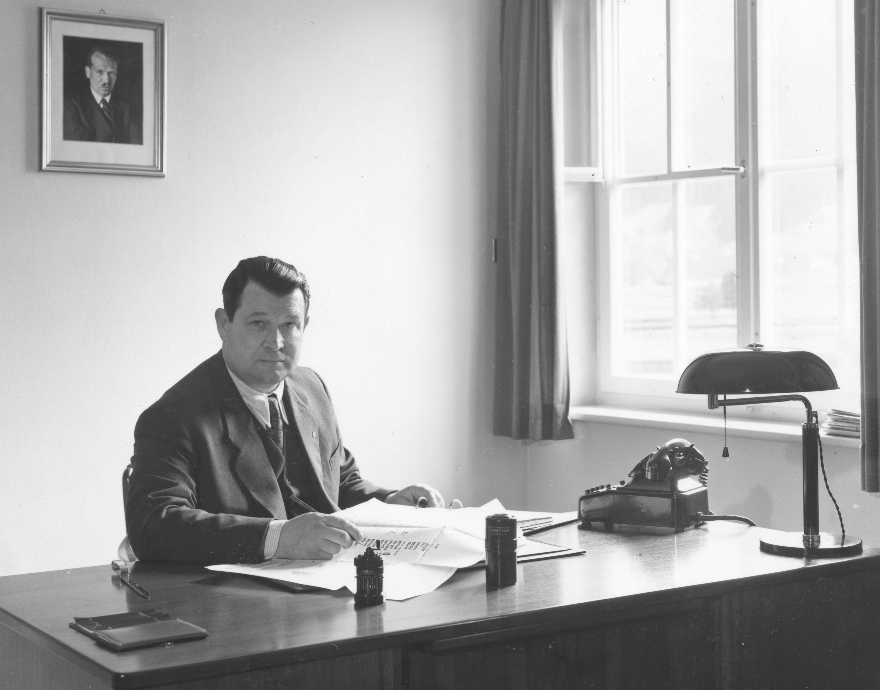 Herzstark im Büro um 1948