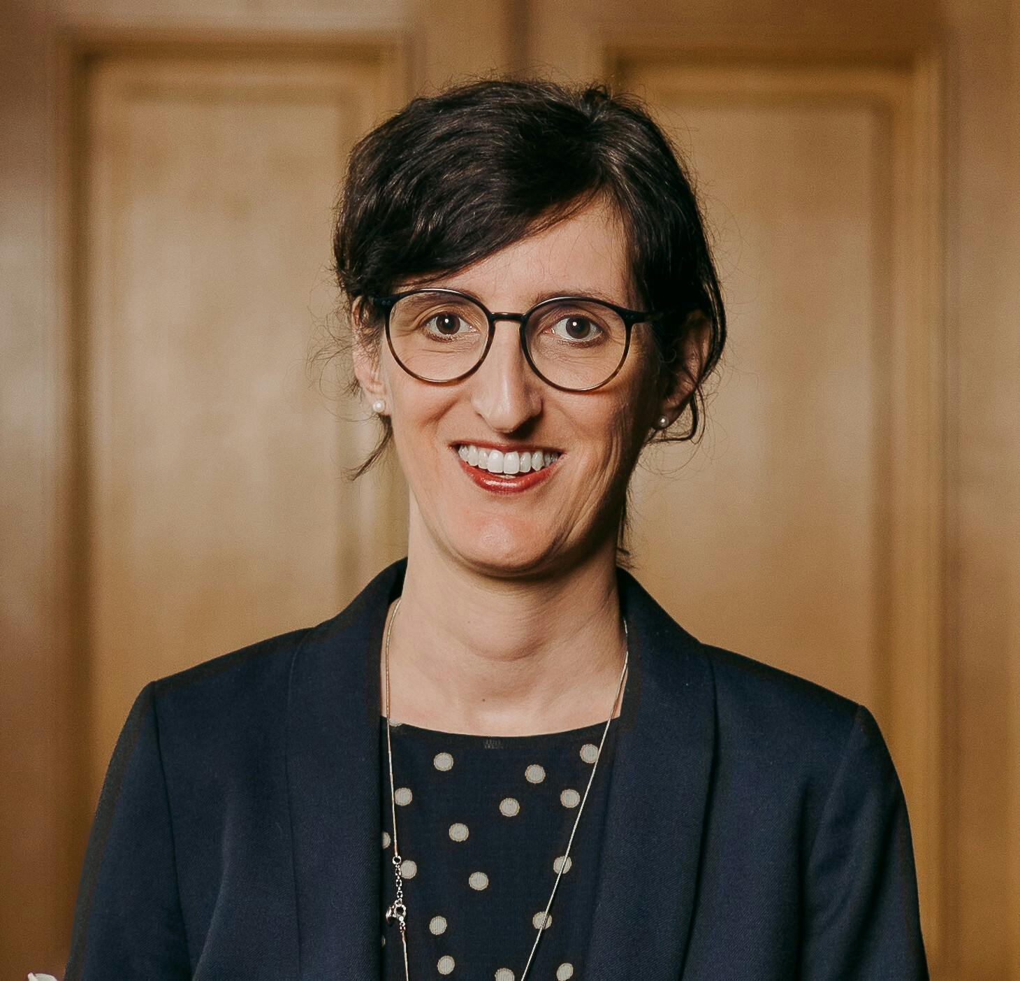 Portrait  Dr. phil. hist. Ursina Jud Huwiler