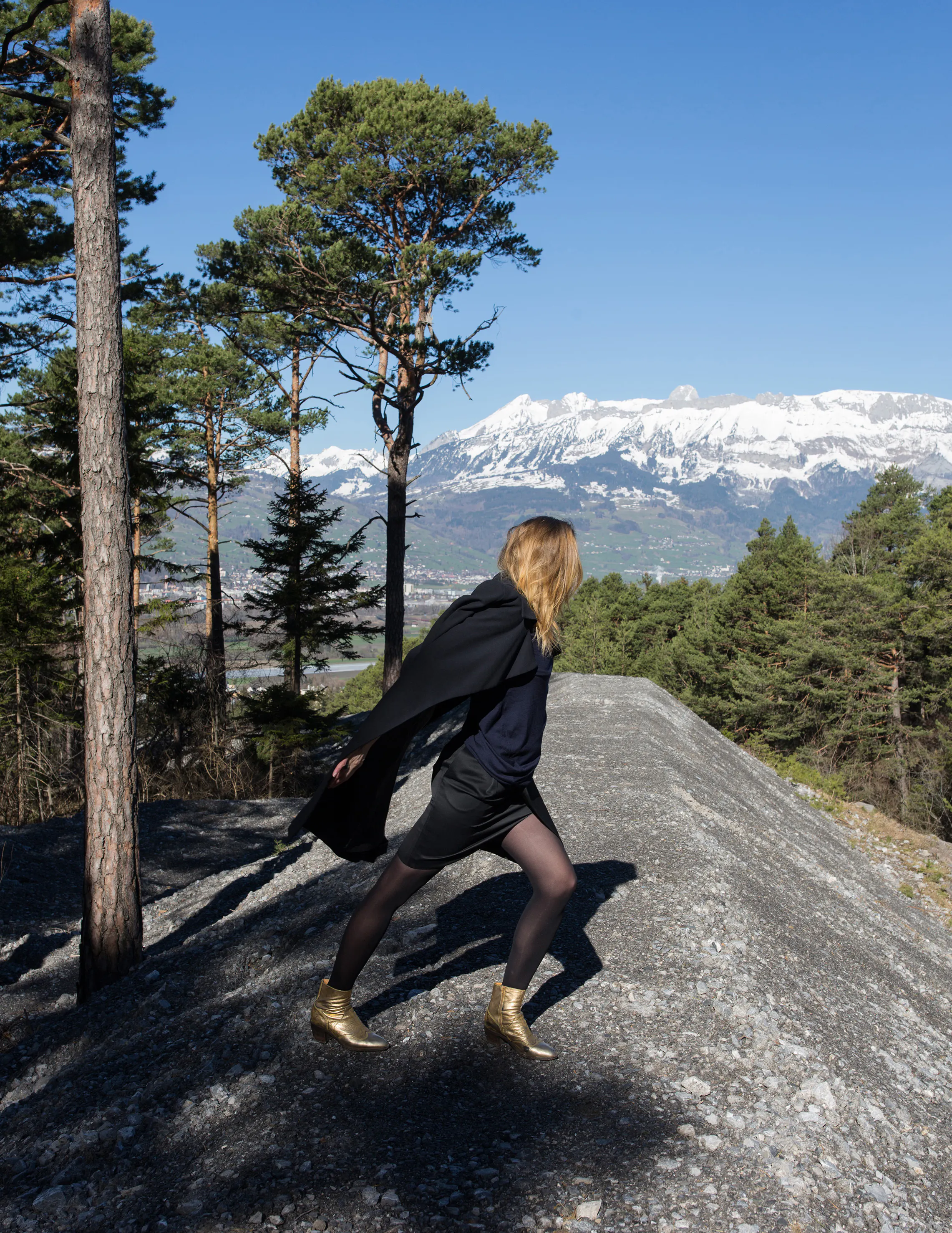 Goldene Schuhe, (Isa Melsheimer), Vaduz 2019