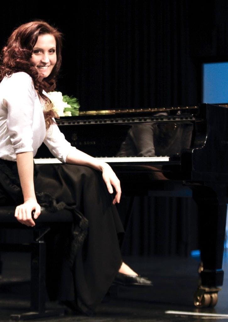 Tatjana Worm-Sawosskaja am Flügel Foto © Tatjana Worm-Sawosskaja